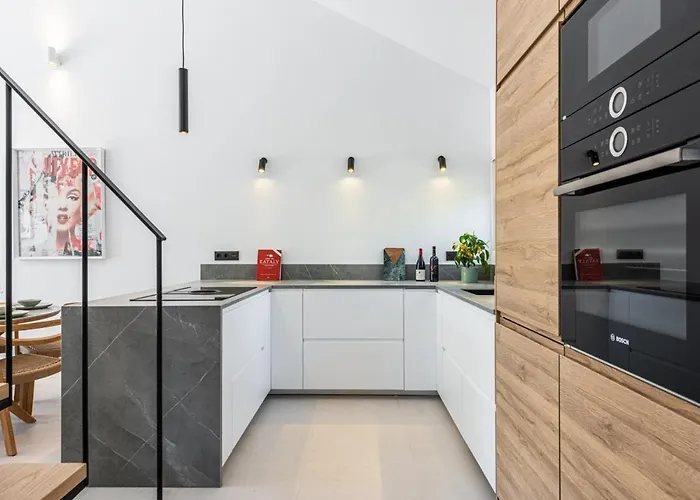 Agrupadas, Beautiful Duplex With Amazing Location アパート マルベーリャ